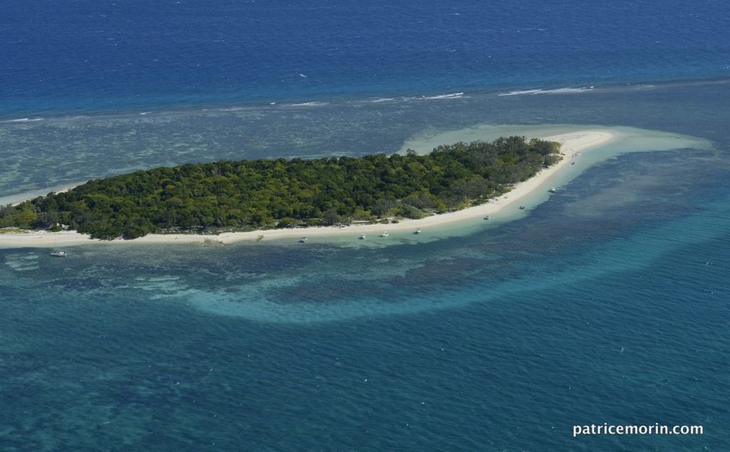 l-lot-ronde-blue-lagoon-taxi-boat